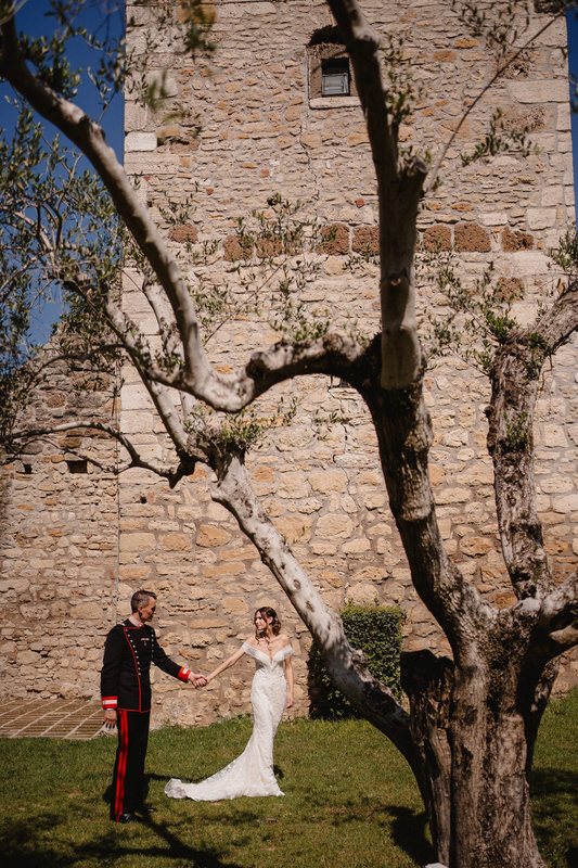 Gli sposi negli spazi esterni dell’Abbazia