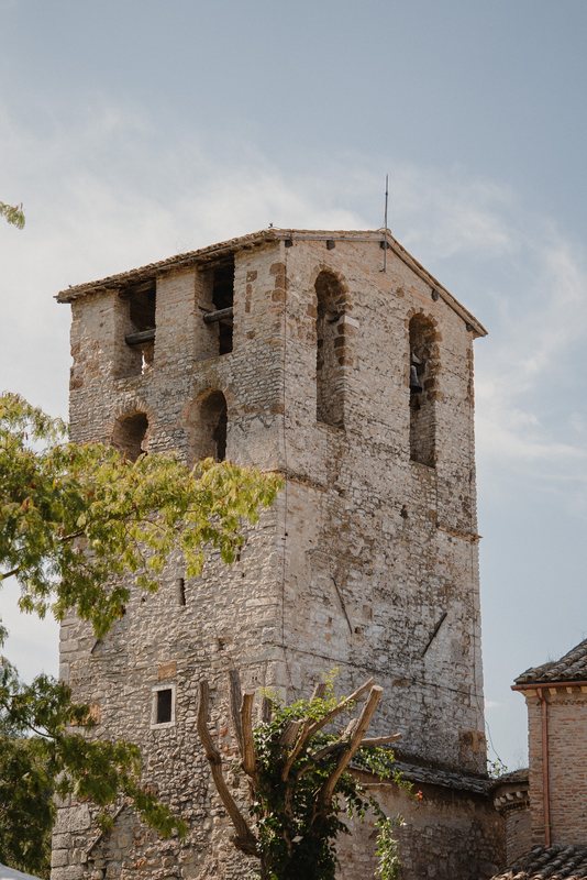 Il campanile e la pietra dell’Abbazia