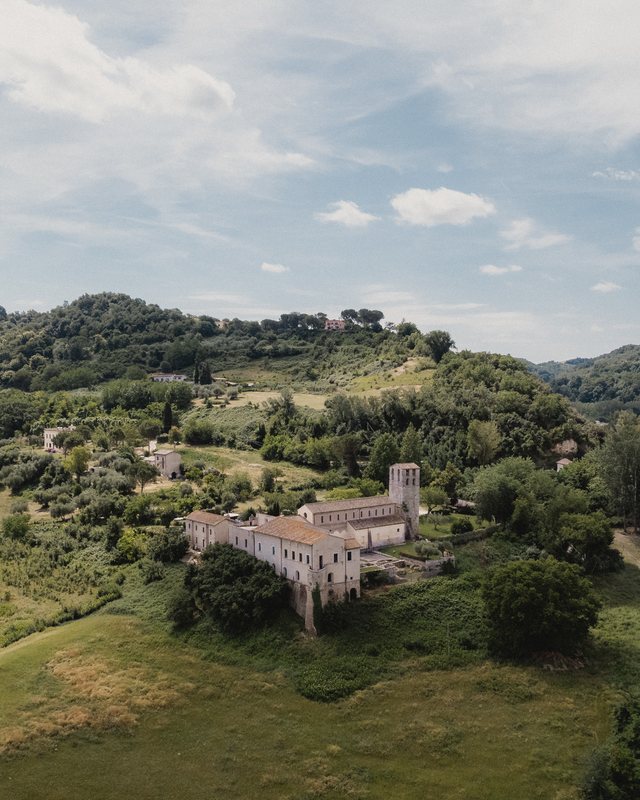 L’Abbazia e il paesaggio dall’alto