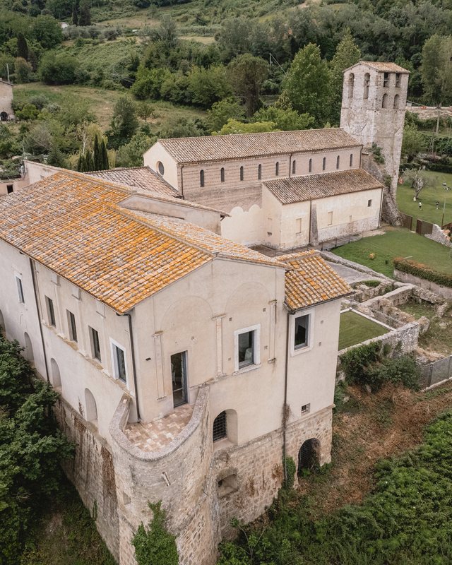L’Abbazia e il paesaggio dall’alto