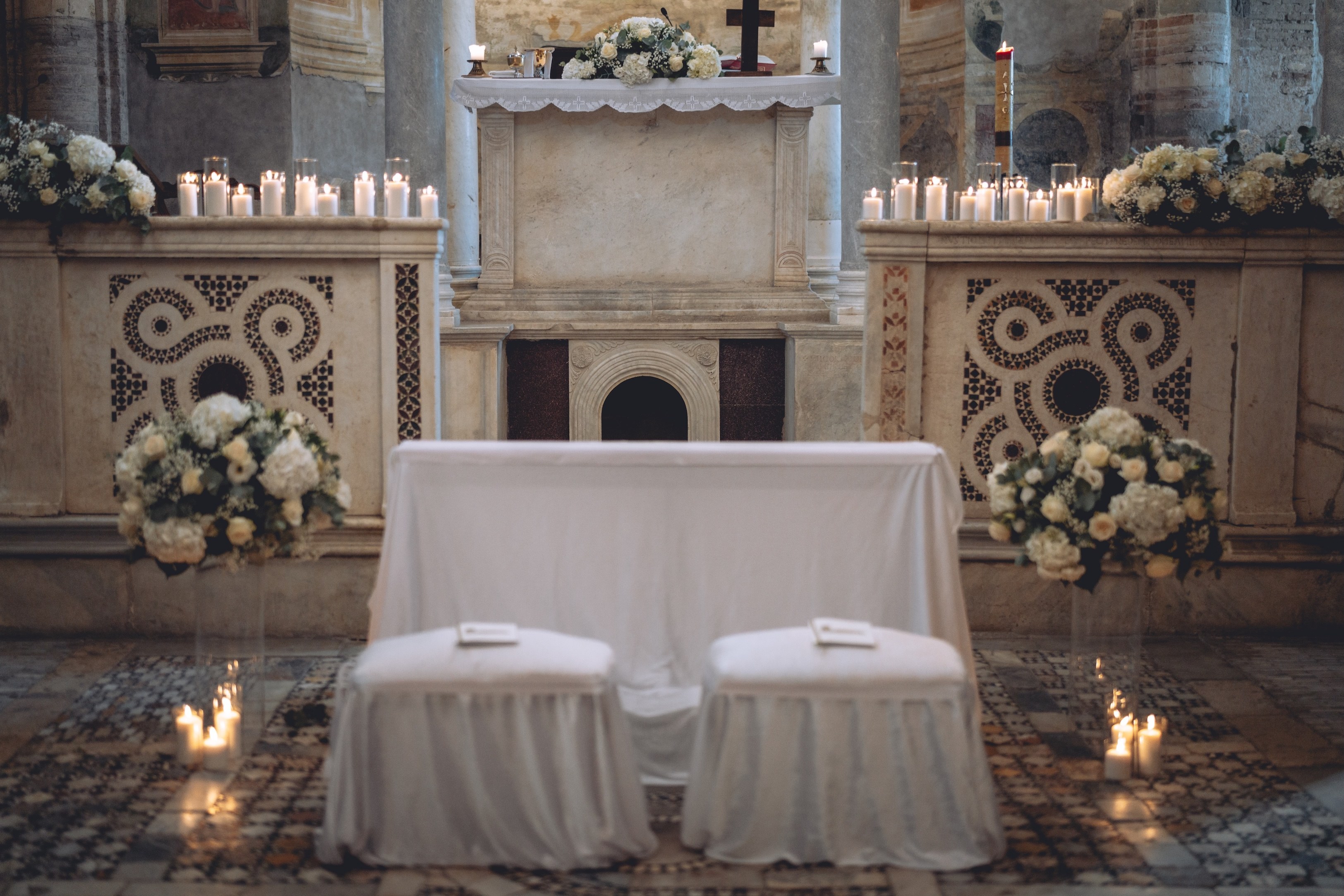 Il Ciborio e il presbiterio della chiesa dell’Abbazia