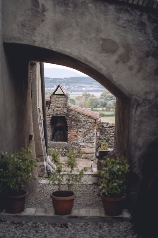 Il portale in pietra dell’Abbazia