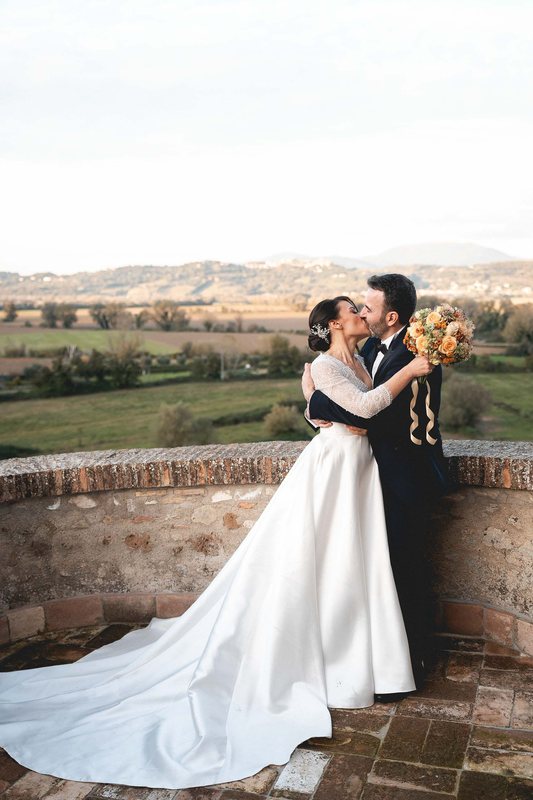 Gli sposi negli spazi esterni dell’Abbazia