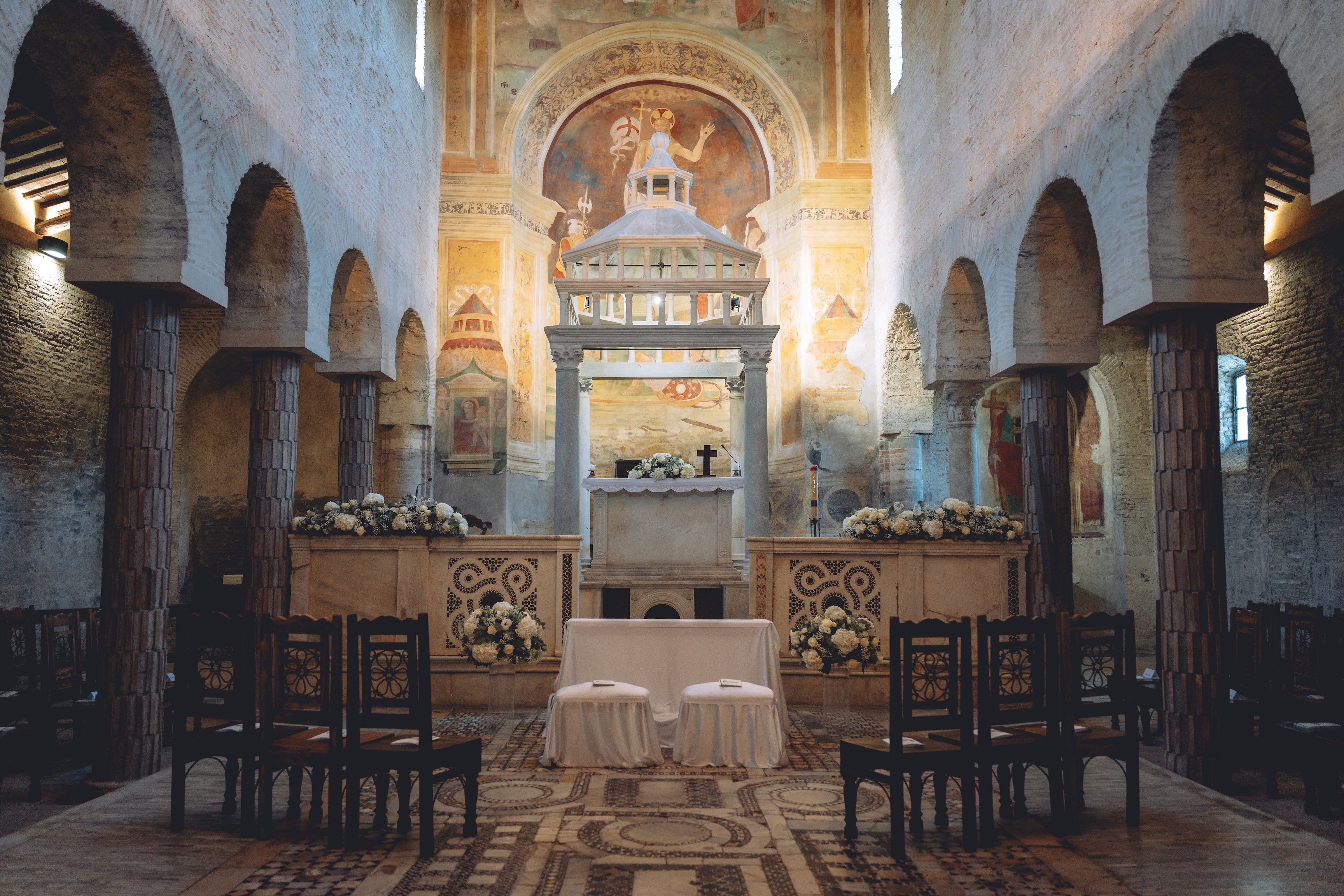 La cerimonia nella chiesa dell’Abbazia