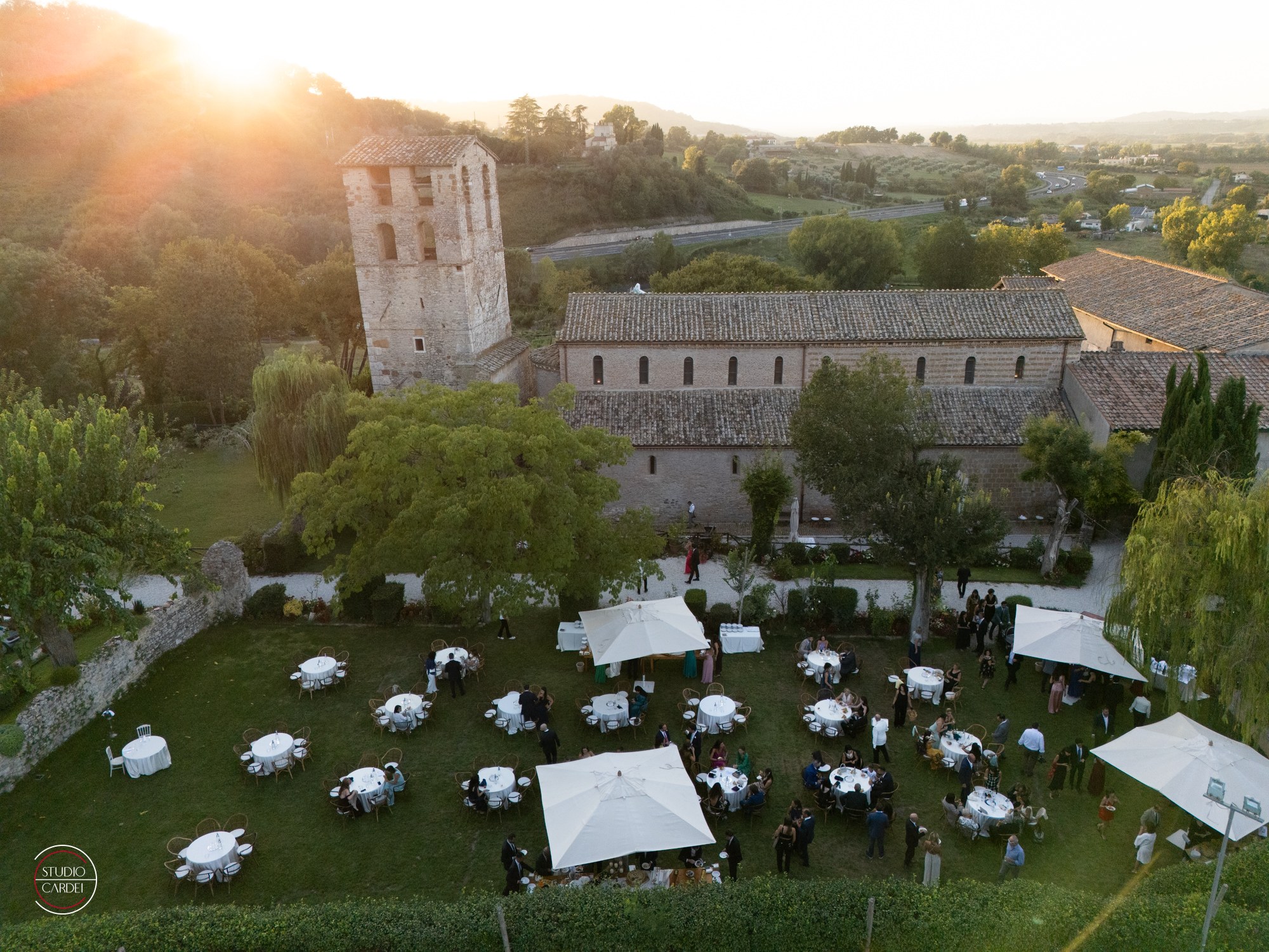 Il giardino dell’Abbazia e gli allestimenti all’aperto