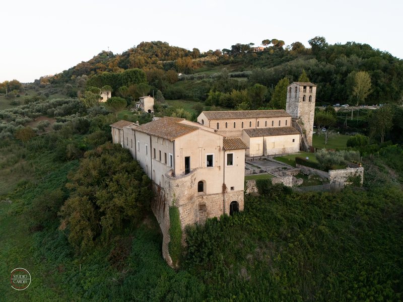 L’Abbazia e il paesaggio dall’alto