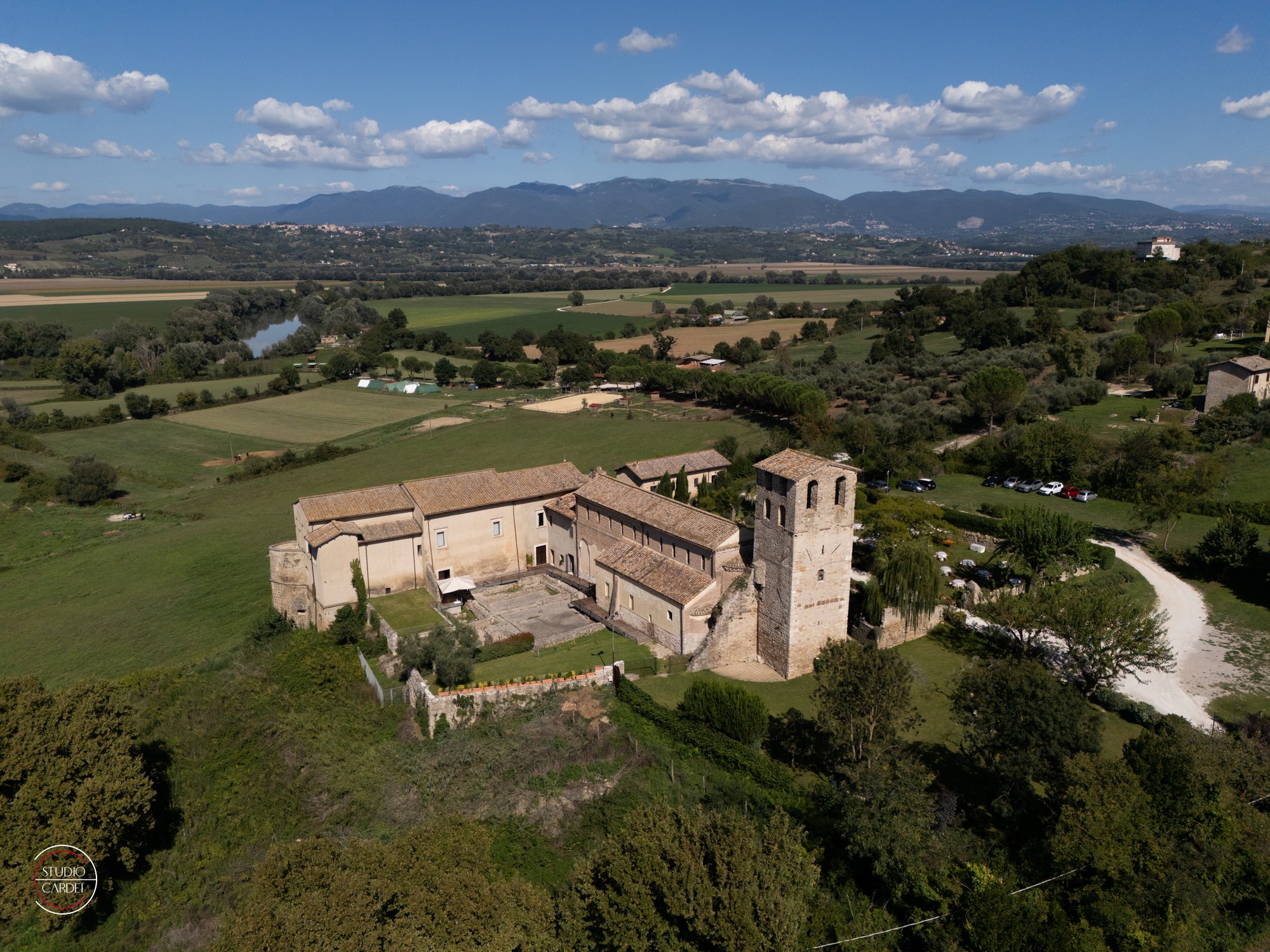 L’Abbazia e il paesaggio dall’alto
